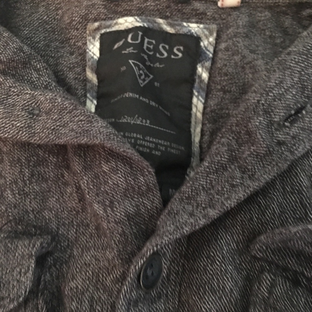 GUESS medium button up. - Picture 2 of 8